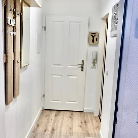 With Balkon - Near Koelnmesse - Temporary Living- דירה *